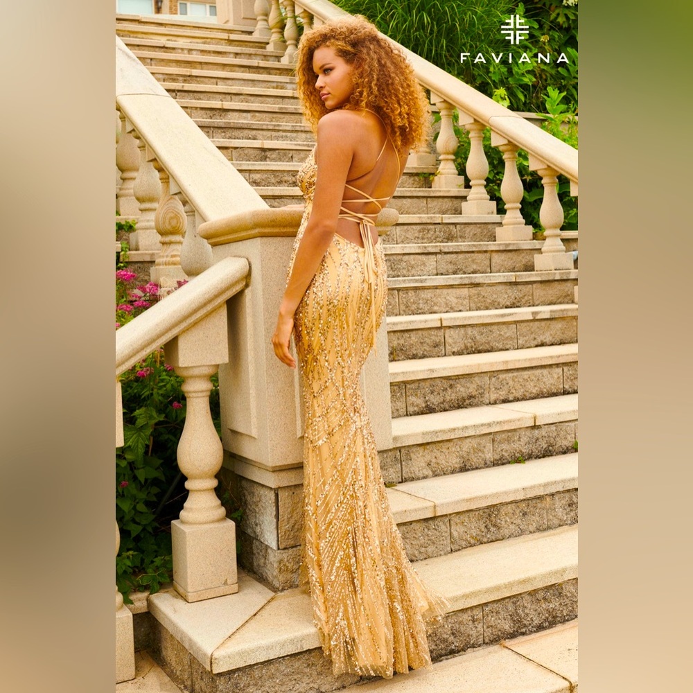 Faviana prom dress ; size 4 ; gold
